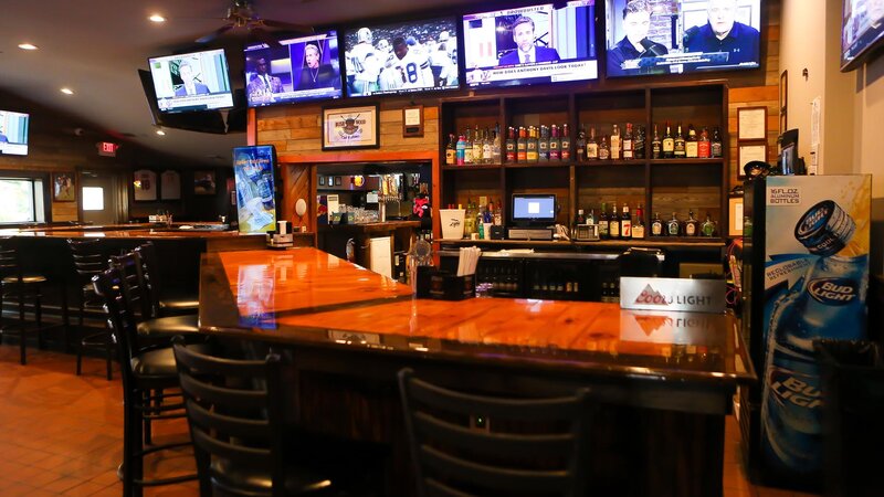 Sidelines Sports Bar & Grill - Gallery Photo 9