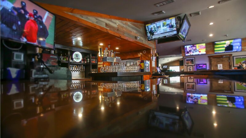 Sidelines Sports Bar & Grill - Gallery Photo 7