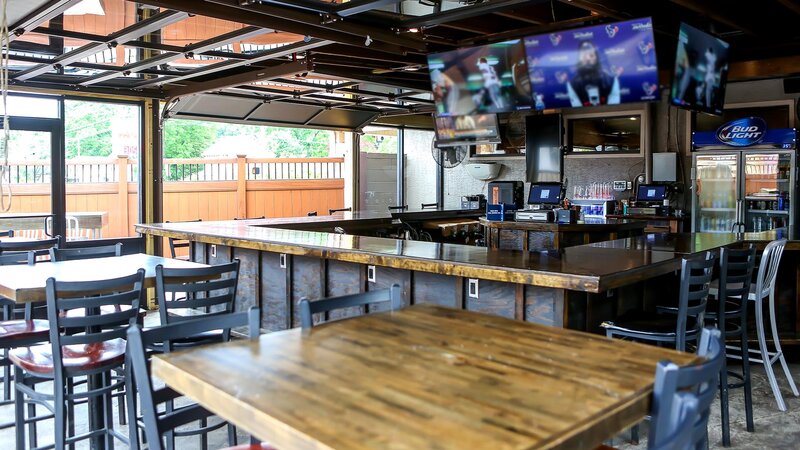 Sidelines Sports Bar & Grill - Gallery Photo 6