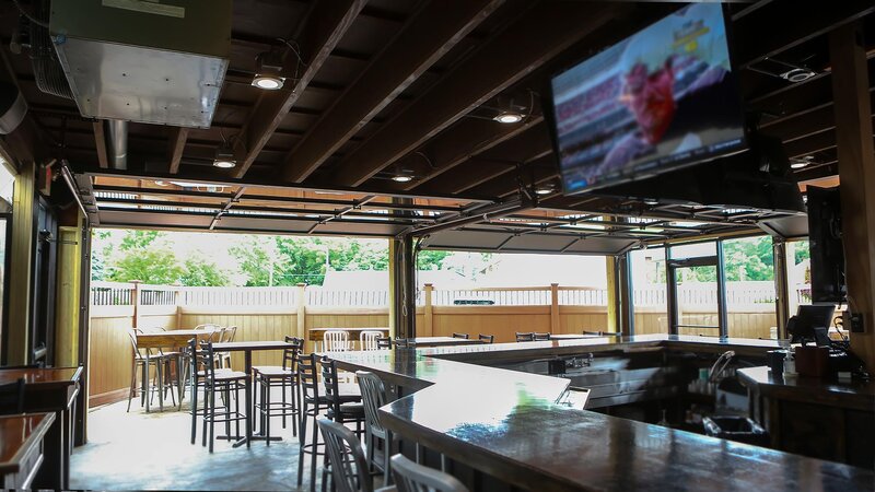 Sidelines Sports Bar & Grill - Gallery Photo 4